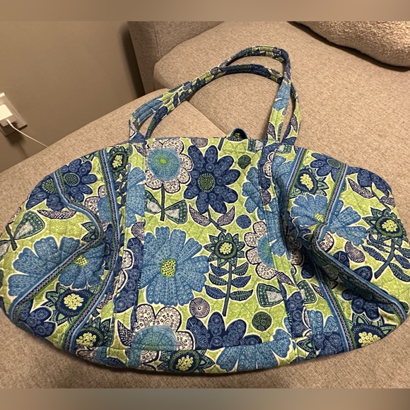 Large Vera Bradley Duffle Bag - Picture 2 of 9